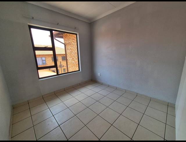 2 BEDROOM TOWNHOUSE FOR SALE IN FLORENTIA